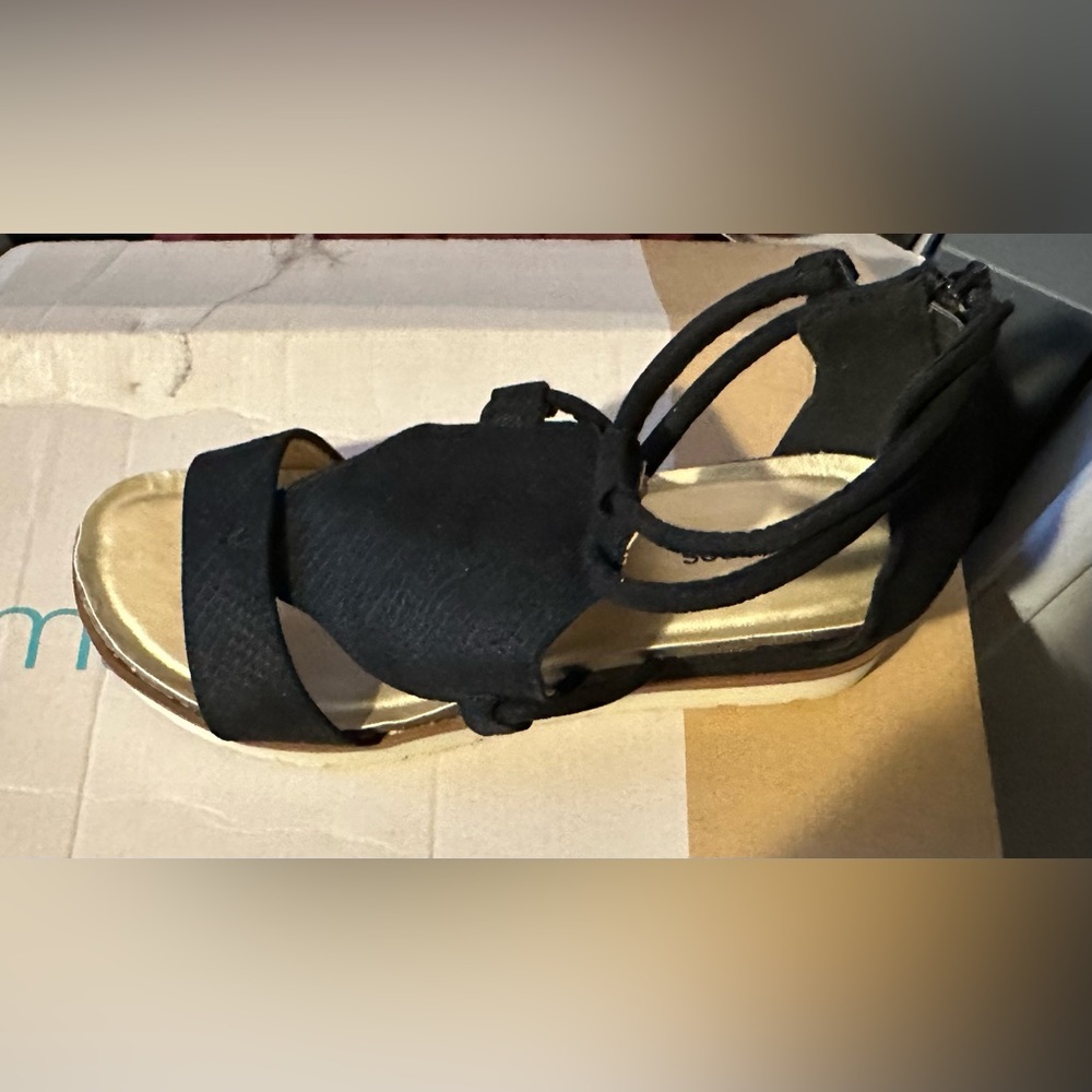 Maurices Sandal Wedge. NWOT Size 9. Black